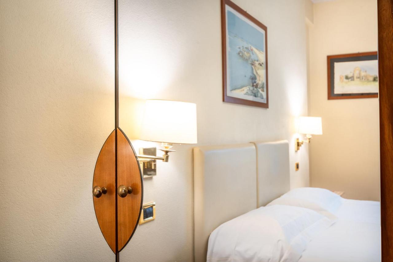 Hotel Airone - Ombrellone Incluso Al Bagno Dolce Vita A Marina Dal 1 Giugno Al 15 Settembre 그레세토 외부 사진